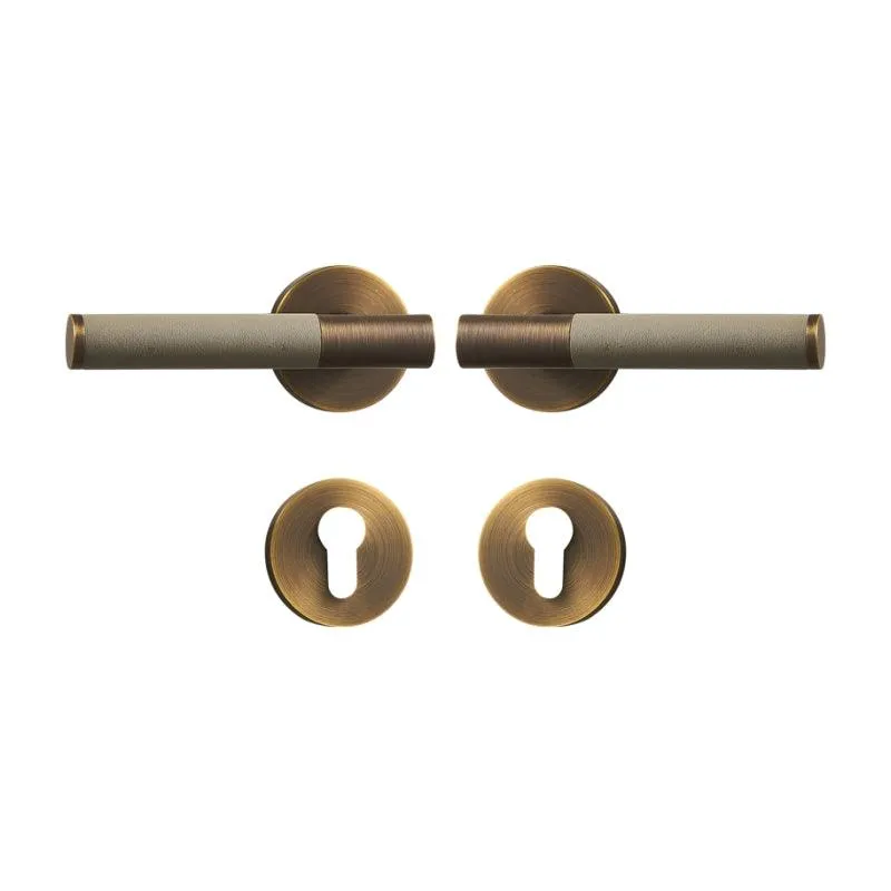 AMINTA / Solid Brass & Leather Lever Door Handles